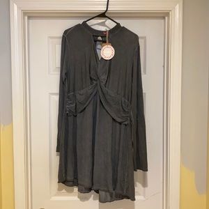 Umgee. Gray dress. Size L